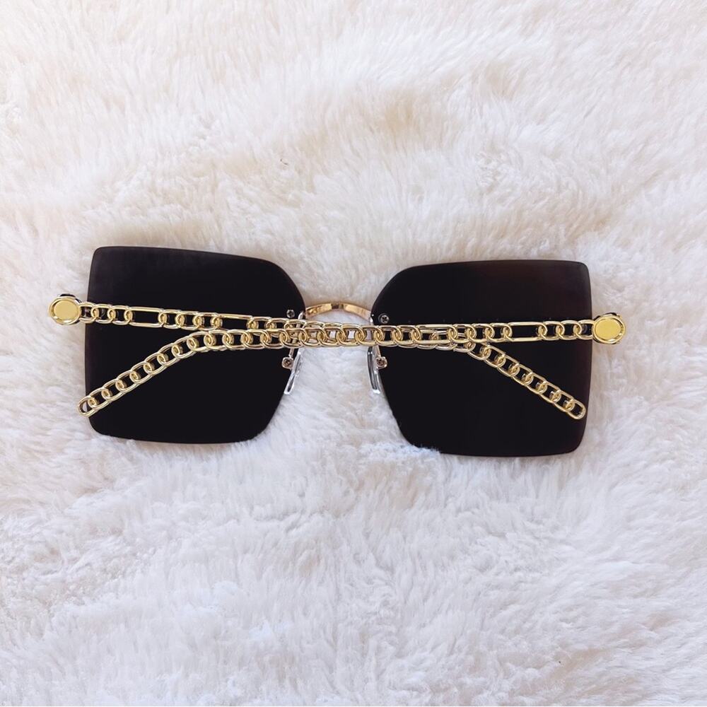 Skyla Black & Gold Chain Link Oversized Sunglasses - Picture 11 of 11